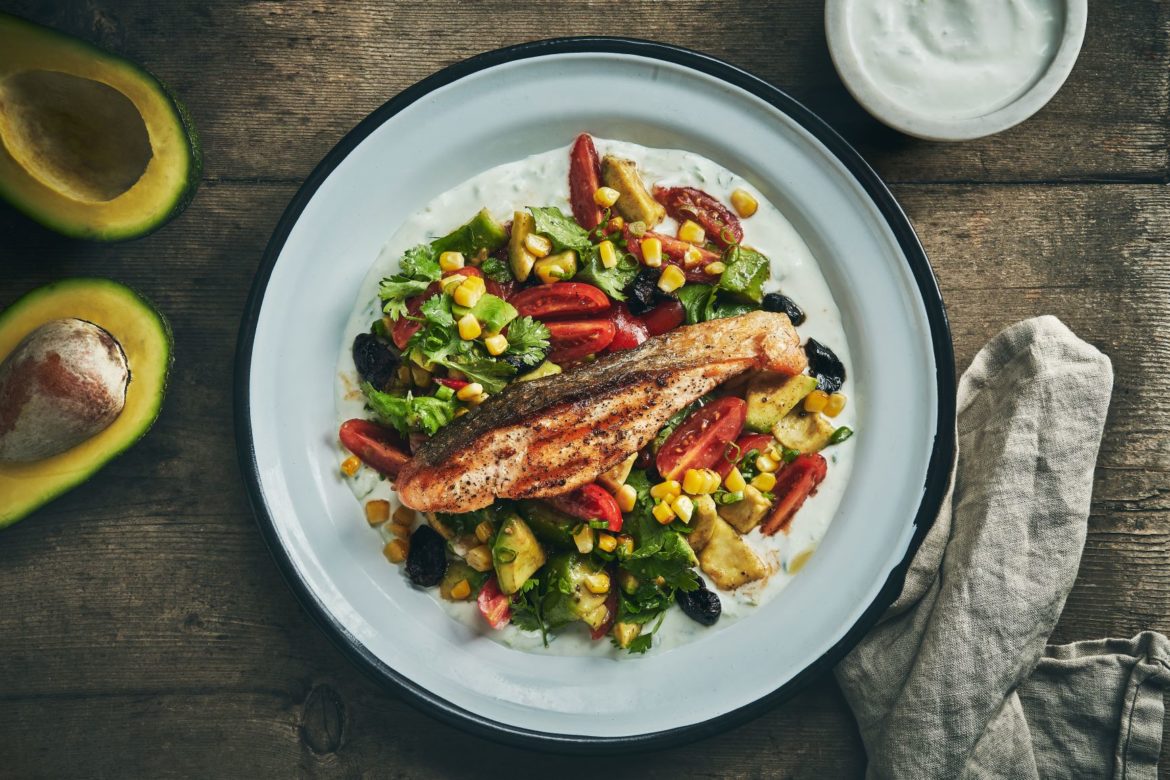 סלט מקסיקני עם פילה סלמו