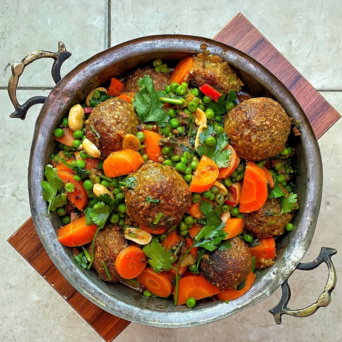 קציצות אפונה בקארי תאילנדי